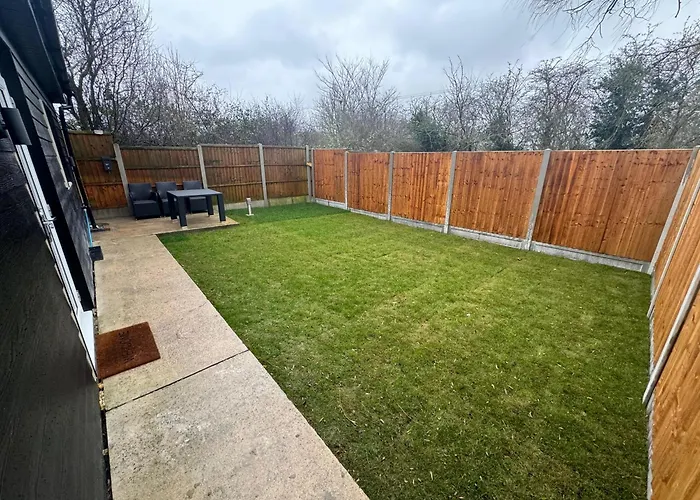 Private Cinema Studio Guest House With Garden
