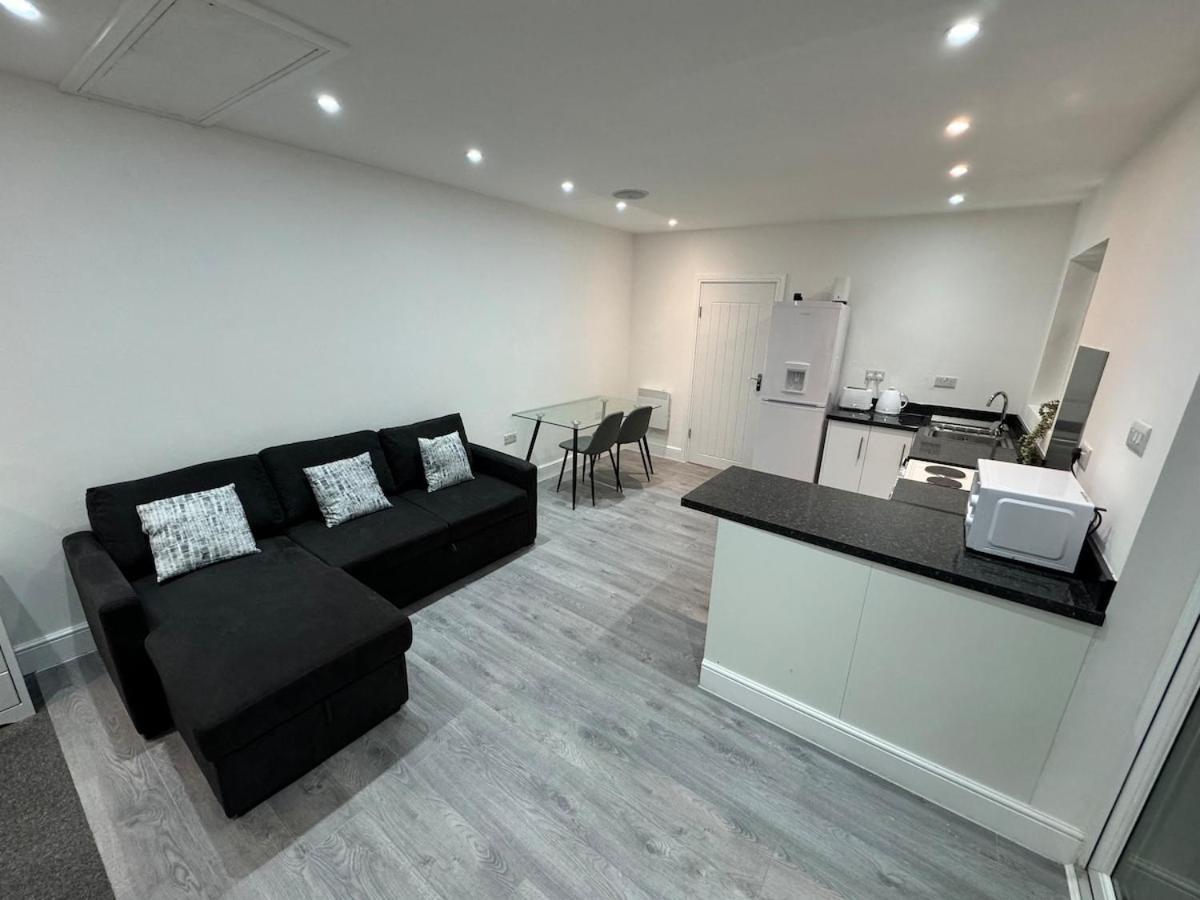 Private Cinema With Garden * Brentwood