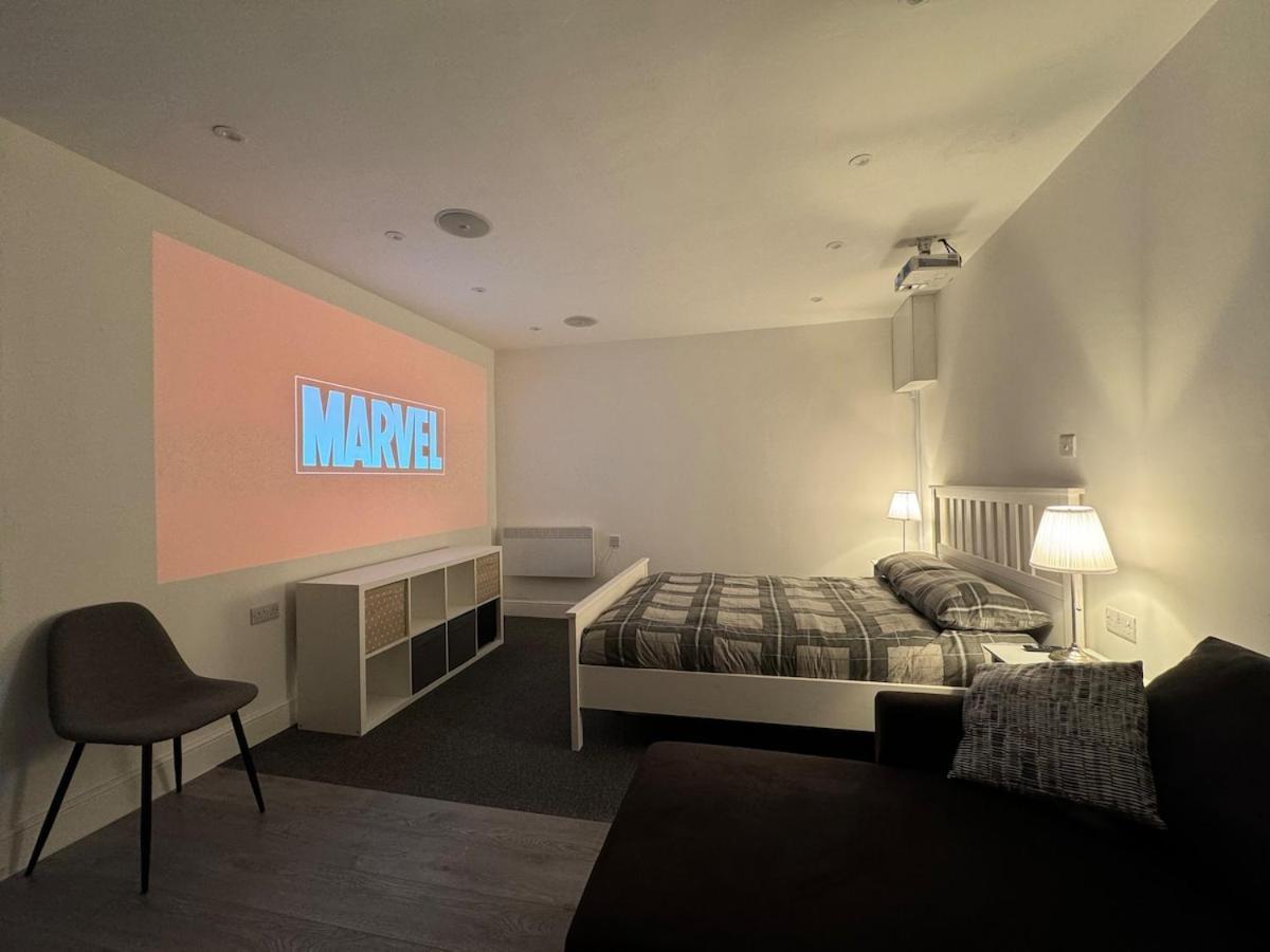 Private Cinema With Garden Apartment